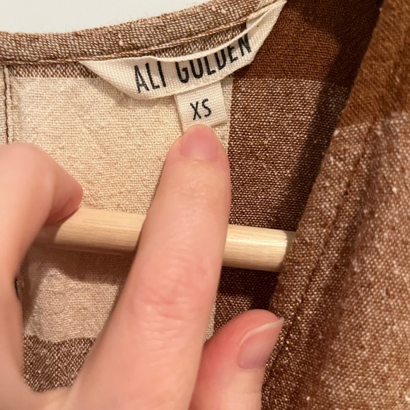 Ali Golden slit back jumper size XS gently used - Picture 3 of 3